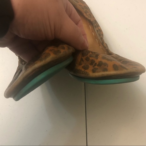 Size 9 leopard print tieks in loved condition - Picture 4 of 6